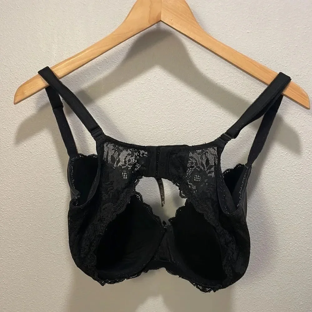 VICTORIA Secrets woman’s black bra